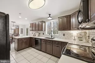 11123 Clara Barton Dr, Fairfax Station, VA 22039 - Photo 16