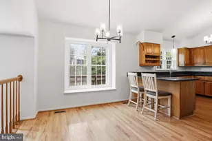 1292 Browns Mill Ct, Herndon, VA 20170 - Photo 10