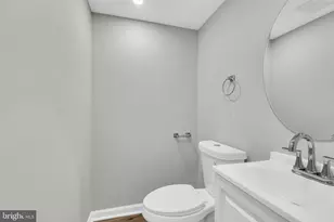 8677 Hickory Ridge Ct, Springfield, VA 22153 - Photo 12