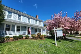 8942 Kenilworth Dr, Burke, VA 22015 - Photo 2