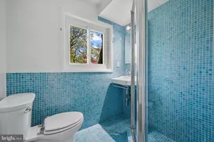 6523 Kerns Rd, Falls Church, VA 22044 - Photo 10