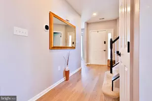 14445 Glencrest Cir, Centreville, VA 20120 - Photo 2