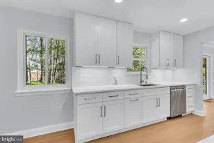 7804 Carrleigh Pkwy, Springfield, VA 22152 - Photo 16