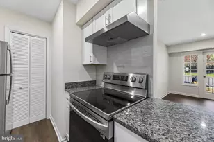 5898 Surrey Hill Pl, Springfield, VA 22152 - Photo 12