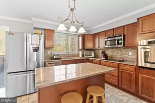 6760 Jenny Leigh Ct, Centreville, VA 20121 - Photo 2