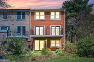 2174 Golf Course Dr, Reston, VA 20191 - Photo 6