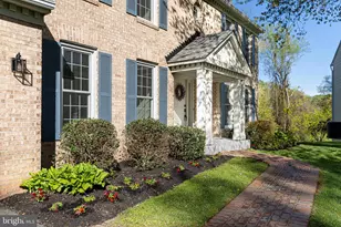 8101 Overlake Ct, Fairfax Station, VA 22039 - Photo 2