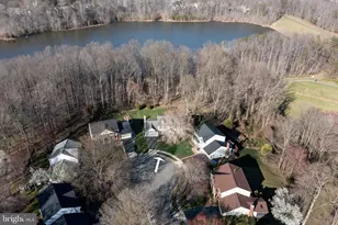 8101 Overlake Ct, Fairfax Station, VA 22039 - Photo 6