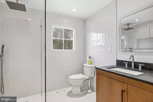 816 Utterback Store Rd, Great Falls, VA 22066 - Photo 24