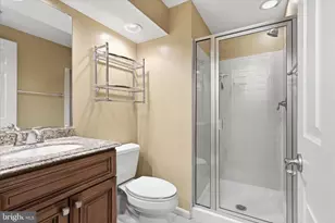 6005 Raina Dr, Centreville, VA 20120 - Photo 38