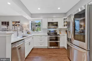 12526 Dardanelle Ct, Herndon, VA 20170 - Photo 2