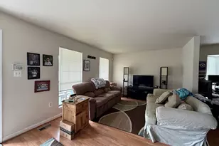 6920 Hovingham Ct, Centreville, VA 20121 - Photo 4