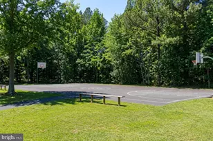 12761 Flat Meadow Ln, Herndon, VA 20171 - Photo 32