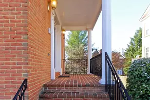 1850 Brenthill Wy, Vienna, VA 22182 - Photo 2