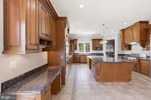 8813 Oak Leaf Dr, Alexandria, VA 22309 - Photo 14