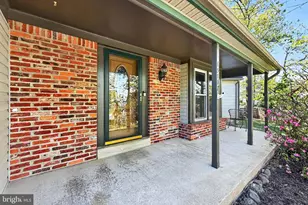 15117 Philip Lee Rd, Chantilly, VA 20151 - Photo 6