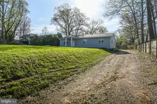 8665 Center Rd, Springfield, VA 22152 - Photo 2