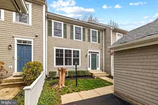 2526 Brenton Point Dr, Reston, VA 20191 - Photo 2
