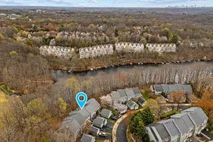 2526 Brenton Point Dr, Reston, VA 20191 - Photo 4