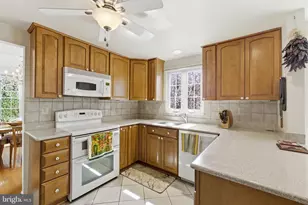 9301 Willow Pond Ln, Burke, VA 22015 - Photo 12