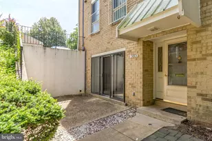 3863 Persimmon Cir, Fairfax, VA 22031 - Photo 1