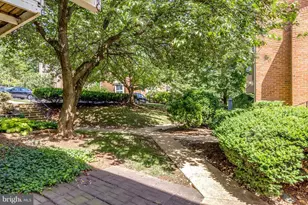 3863 Persimmon Cir, Fairfax, VA 22031 - Photo 4