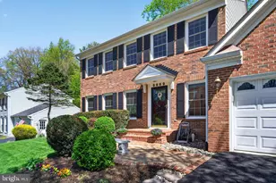 9589 Burnt Oak Dr, Fairfax Station, VA 22039 - Photo 4