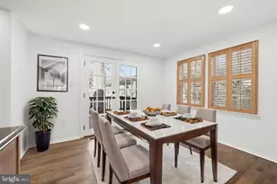 10097 Chestnut Wood Ln, Burke, VA 22015 - Photo 8