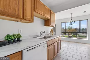 561 Florida Ave, Herndon, VA 20170 - Photo 2