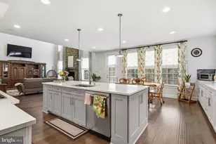 6820 Lilly Belle Ct, Centreville, VA 20120 - Photo 10