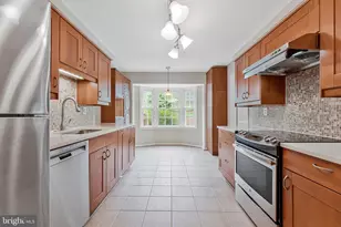 3126 Barnard Ct, Fairfax, VA 22031 - Photo 8