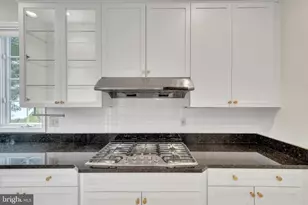 8403 Woodford Forest Pl, Vienna, VA 22182 - Photo 18