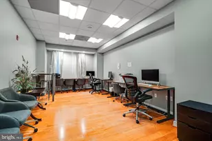 2726 Gallows Rd, Vienna, VA 22180 - Photo 18