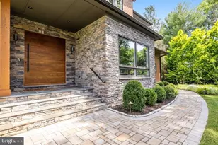 9604 Pembroke Pl, Vienna, VA 22182 - Photo 4