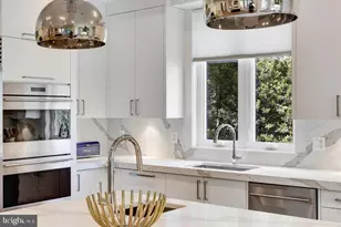 9604 Pembroke Pl, Vienna, VA 22182 - Photo 18