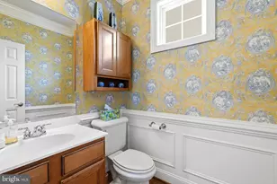 888 Ballou St, Herndon, VA 20170 - Photo 26