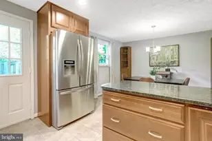 2036 Brooks Square Pl, Falls Church, VA 22043 - Photo 10