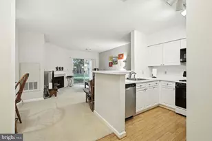 2204 Westcourt Ln, Herndon, VA 20170 - Photo 8