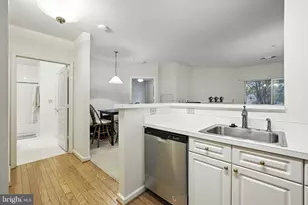 2204 Westcourt Ln, Herndon, VA 20170 - Photo 6