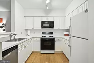 2204 Westcourt Ln, Herndon, VA 20170 - Photo 4