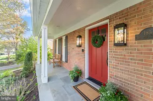 1854 Abbotsford Dr, Vienna, VA 22182 - Photo 4