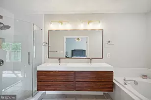 6022 Madison Overlook Ct, Falls Church, VA 22041 - Photo 12