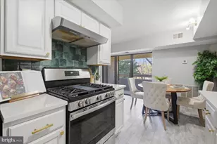 2322 Freetown Ct, Reston, VA 20191 - Photo 4