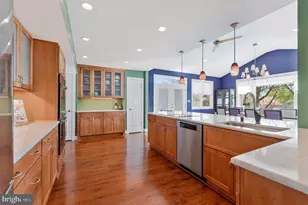 13227 Pearsall Ln, Fairfax, VA 22033 - Photo 8