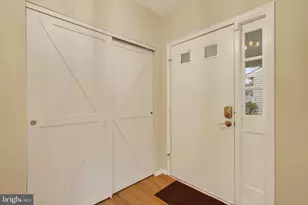 1706 Fantasia Cir, Herndon, VA 20170 - Photo 2