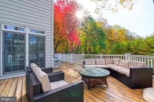 10409 Dunn Meadow Rd, Vienna, VA 22182 - Photo 10