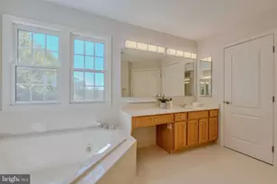 10409 Dunn Meadow Rd, Vienna, VA 22182 - Photo 38