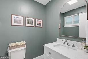 5506 Kempton Dr, Springfield, VA 22151 - Photo 10