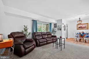 2821 Kalmia Lee Ct, Falls Church, VA 22042 - Photo 2