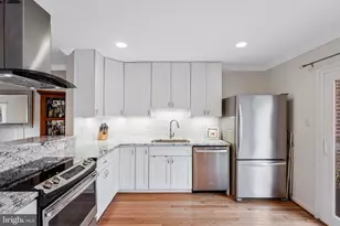 12021 Insha Ct, Reston, VA 20191 - Photo 8